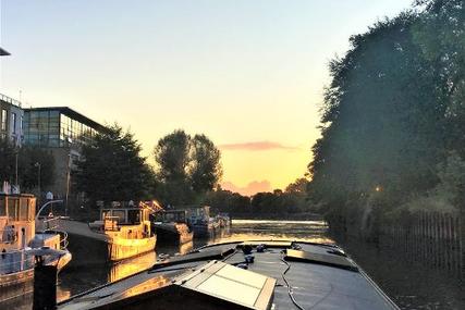 Wide Beam Narrowboat Metrofloat 60 x 12 Enclosed Cratch