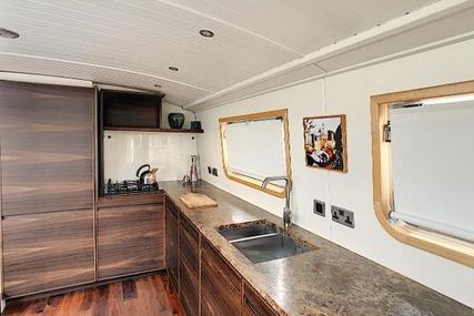 Wide Beam Narrowboat Metrofloat 60 x 12 Enclosed Cratch