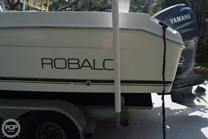 Robalo R230