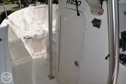 Robalo R230