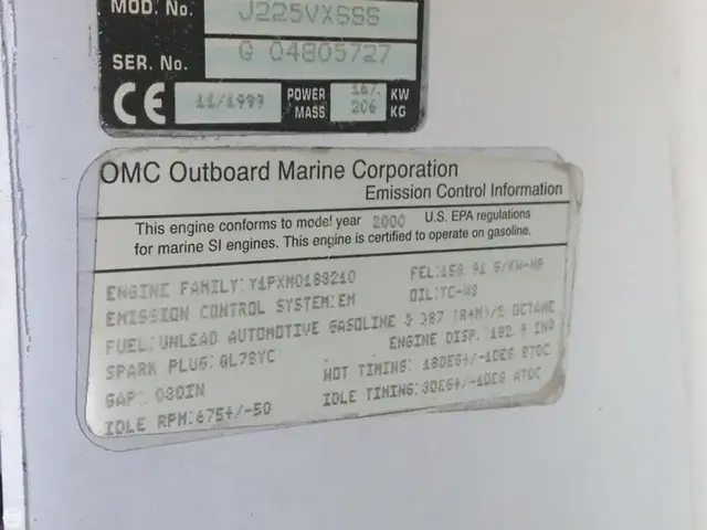 Chris-Craft 215 Sea-Hawk with Bracket