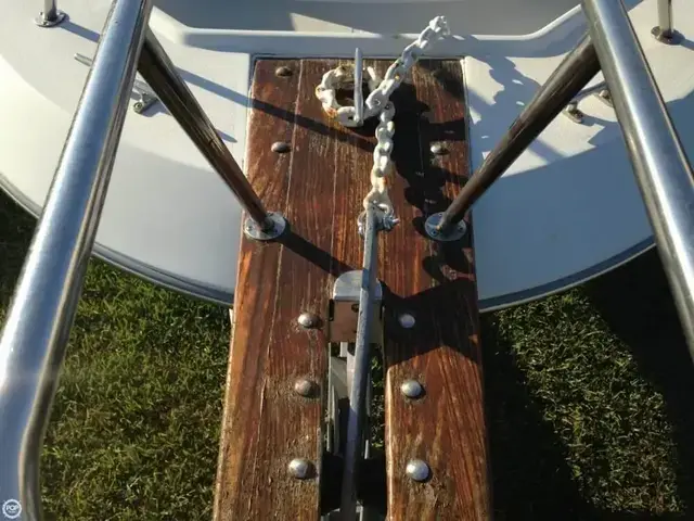 Chris-Craft 215 Sea-Hawk with Bracket