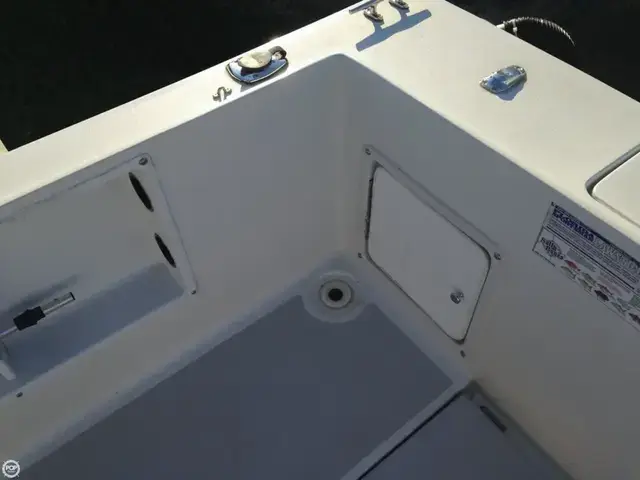 Chris-Craft 215 Sea-Hawk with Bracket