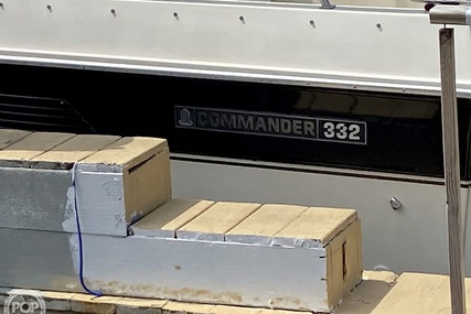 Chris Craft Commander 332