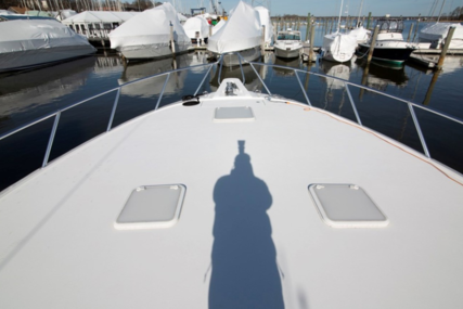 Hatteras 64 ENCLOSED BRIDGE