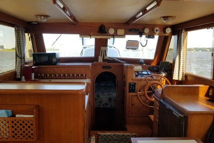 Senator 35 Flybridge Sedan Trawler