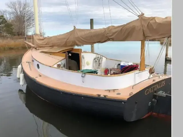 Sailboat Fenwick Williams 25 Catboat