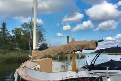 Sailboat Fenwick Williams 25 Catboat