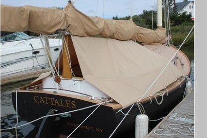 Sailboat Fenwick Williams 25 Catboat