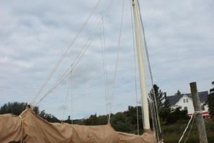 Sailboat Fenwick Williams 25 Catboat