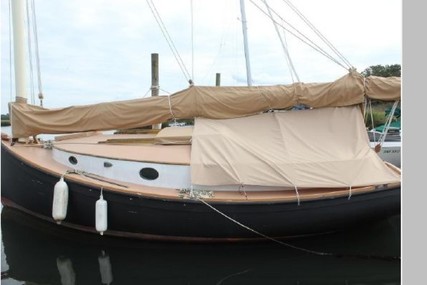 Sailboat Fenwick Williams 25 Catboat