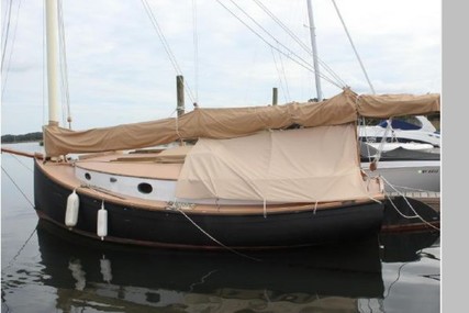 Sailboat Fenwick Williams 25 Catboat