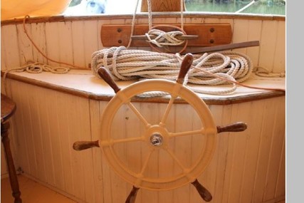 Sailboat Fenwick Williams 25 Catboat