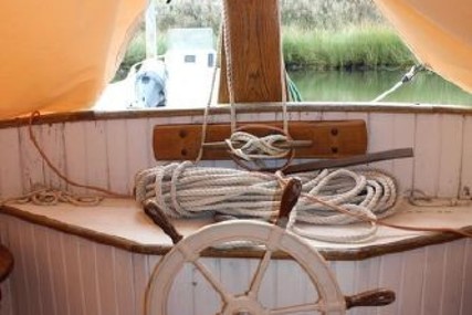 Sailboat Fenwick Williams 25 Catboat