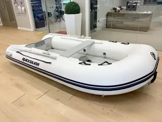 Quicksilver 300 AIRDECK