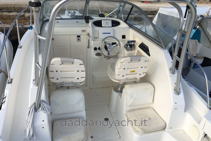 Boston Whaler 255 Conquest