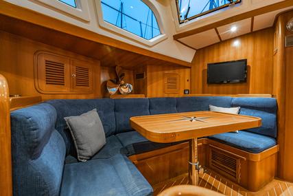 Tayana 48 Deck Saloon