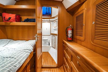 Tayana 48 Deck Saloon