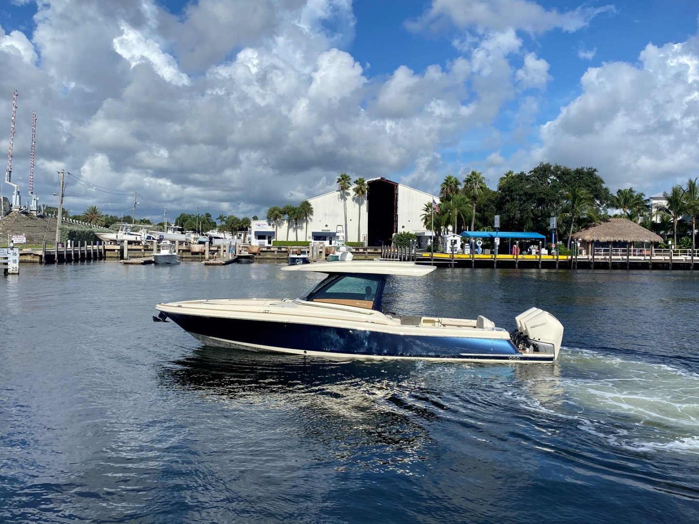 Chris Craft 35 Calypso