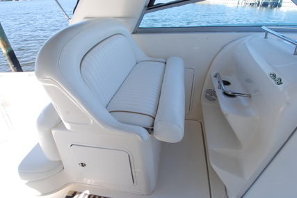 Sea Ray 33 Express Cruiser