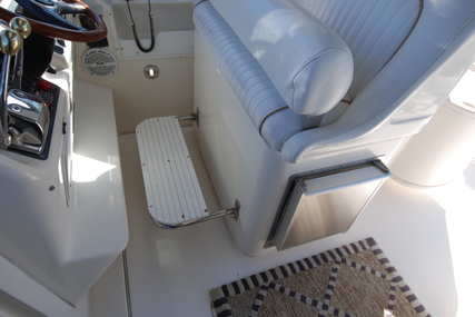 Sea Ray 33 Express Cruiser