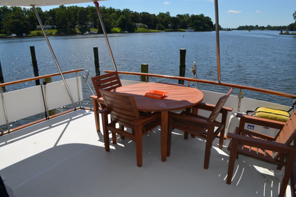 Defever 49 Cockpit Motoryacht