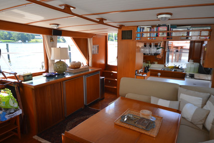 Defever 49 Cockpit Motoryacht