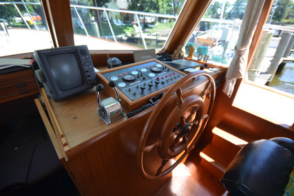 Defever 49 Cockpit Motoryacht