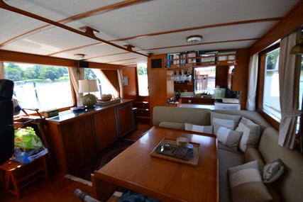 Defever 49 Cockpit Motoryacht