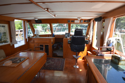 Defever 49 Cockpit Motoryacht