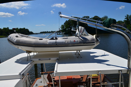 Defever 49 Cockpit Motoryacht