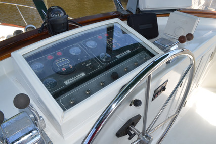 Defever 49 Cockpit Motoryacht