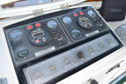 Defever 49 Cockpit Motoryacht