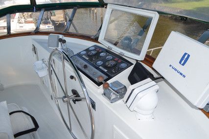 Defever 49 Cockpit Motoryacht