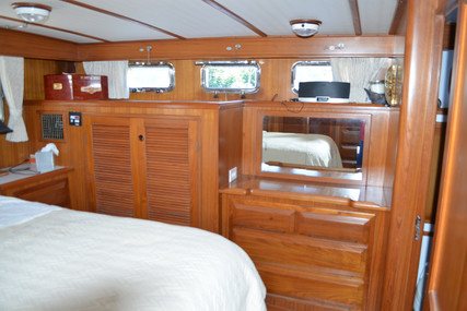 Defever 49 Cockpit Motoryacht