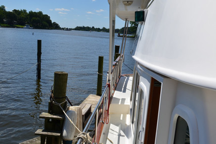 Defever 49 Cockpit Motoryacht