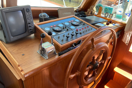 Defever 49 Cockpit Motoryacht