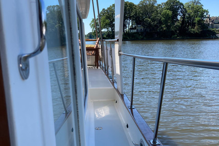 Defever 49 Cockpit Motoryacht