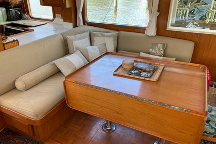 Defever 49 Cockpit Motoryacht