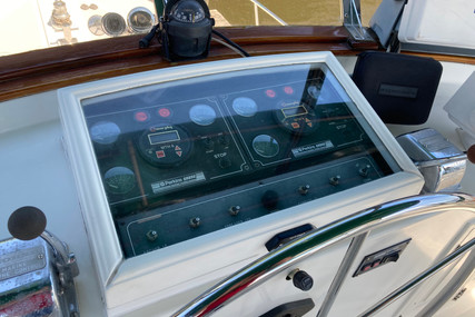 Defever 49 Cockpit Motoryacht