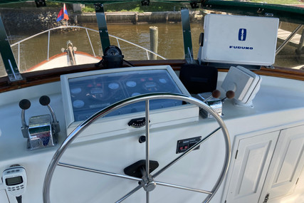 Defever 49 Cockpit Motoryacht