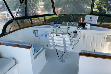 Defever 49 Cockpit Motoryacht