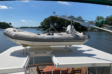 Defever 49 Cockpit Motoryacht