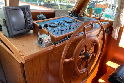 Defever 49 Cockpit Motoryacht