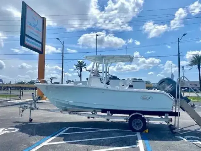 Sea Hunt Triton 210