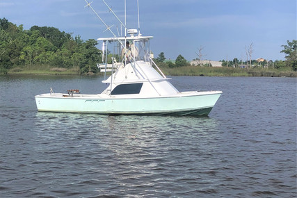 Bertram 31 Flybridge Cruiser