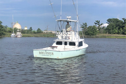 Bertram 31 Flybridge Cruiser