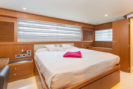 Ferretti Yachts 840 Altura