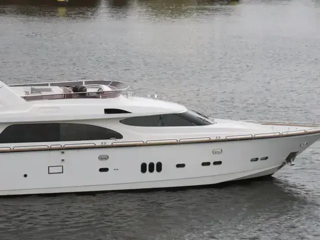 Elegance Yachts 74 Garage