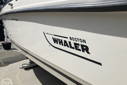 Boston Whaler 230 Vantage